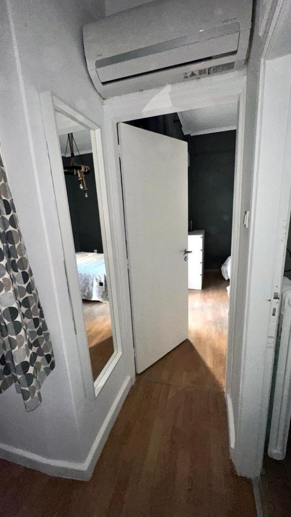 Minimal Apartment Next To The Center Athen Eksteriør billede